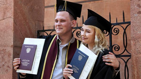 В БФУ им. Канта вручают дипломы выпускникам 2022 года 