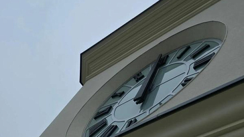 Clock Installation Underway on Kantiana Campus 