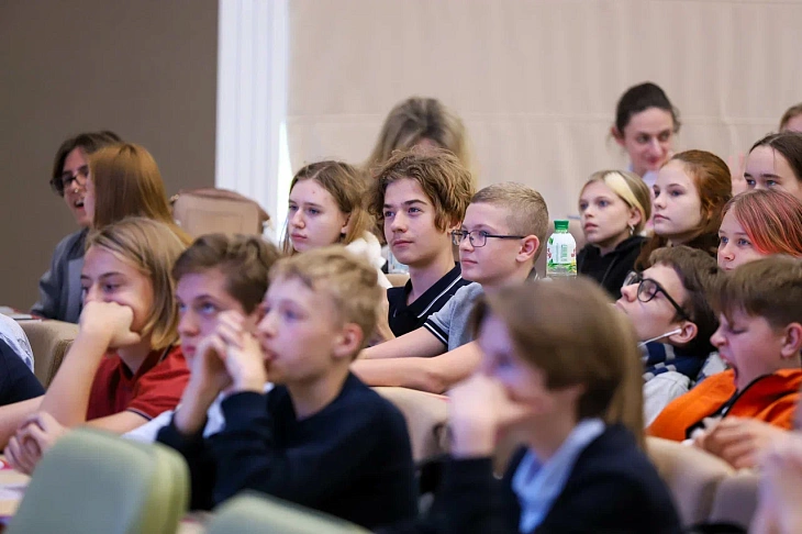 150 школьников успешно прошли образовательный курс  по «умному» текстилю в БФУ им. И. Канта |  5
