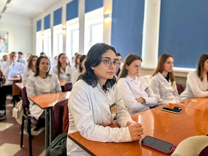 И. о. министра здравоохранения региона встретился с выпускниками Высшей школы медицины |  2