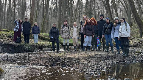 Магистранты-биологи обнаружили краснокнижного красного коршуна и&nbsp;редкие лишайники в&nbsp;ущелье Серебряного ручья