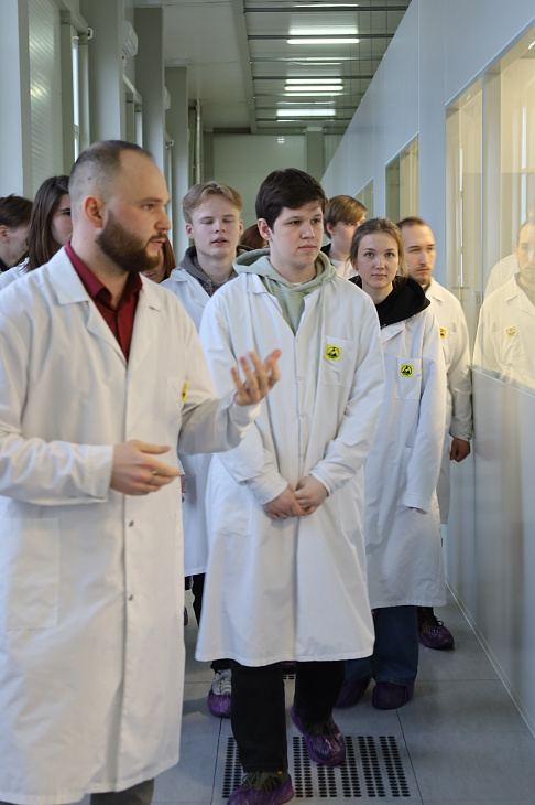 Студенты Института высоких технологий посетили компанию GS Nanotech  |  2