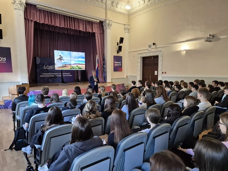 Студенты Университетского колледжа встретились с&nbsp;Героем России, полярным исследователем Михаилом Малаховым |  1