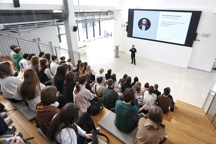 Новая оптика творчества: в&nbsp;БФУ им.&nbsp;И.&nbsp;Канта состоялась лекция Василия Харькового |  4