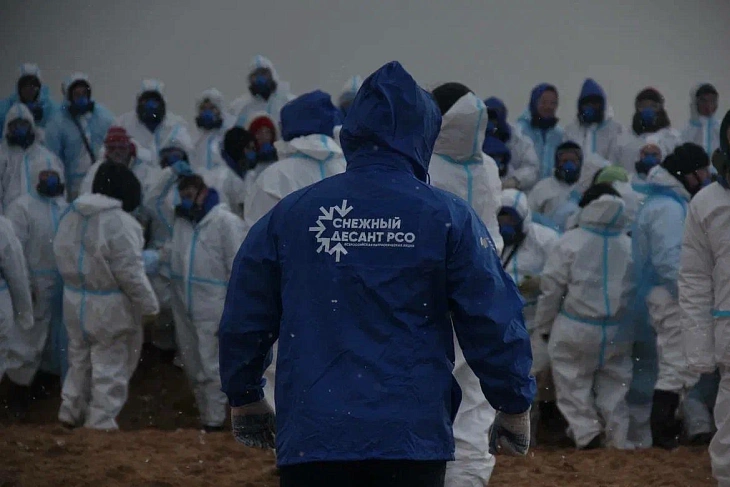 Kaliningrad Students Volunteer to Clean Black Sea Coast After Oil Spill | Image 6