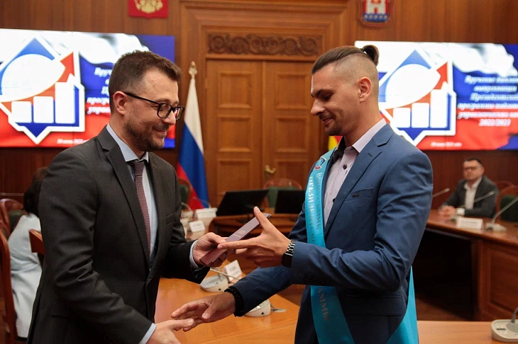 Состоялась церемония вручения дипломов выпускникам Президентской программы  |  3