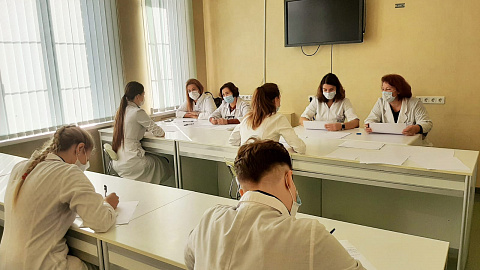 Студенты и врачи сдали экзамен на должность медперсонала в Центре симуляционного обучения БФУ