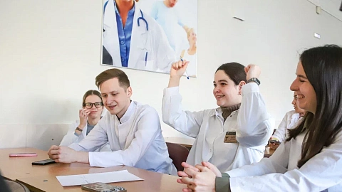 Бесплатное обучение, стипендия в 24 000 рублей и трудоустройство: что дает ученический договор в Медколледже БФУ 