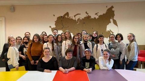 Студенты-дизайнеры БФУ прошли музейную практику в Санкт-Петербурге