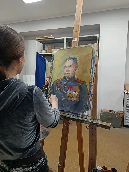 Портреты для&nbsp;героев: художники БФУ рисуют участников боевых действий |  15