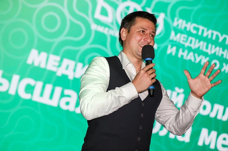 Для 800 студентов-медиков БФУ им. И. Канта состоялся праздник — День белого халата |  2