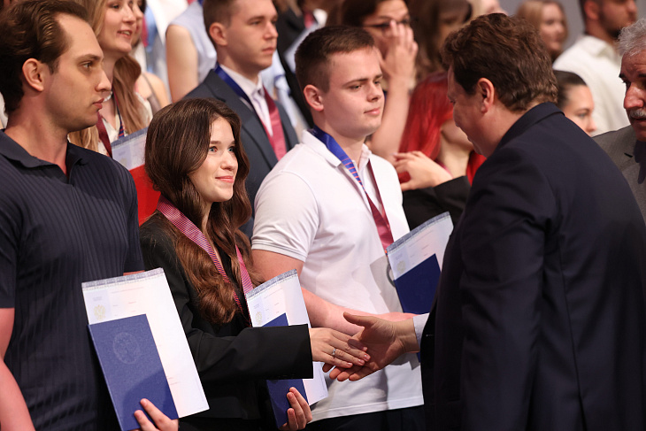 2737 поводов для гордости: в БФУ им. И. Канта вручают дипломы выпускникам |  2