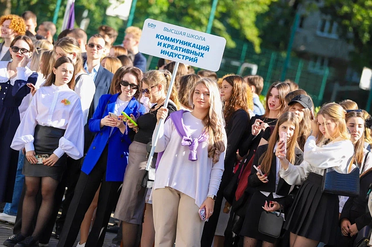 В ОНК «Институт образования и гуманитарных наук» БФУ им. И. Канта прошла торжественная линейка |  1