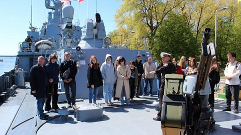 Студенты БФУ приняли участие в праздновании Дня образования Балтийского флота