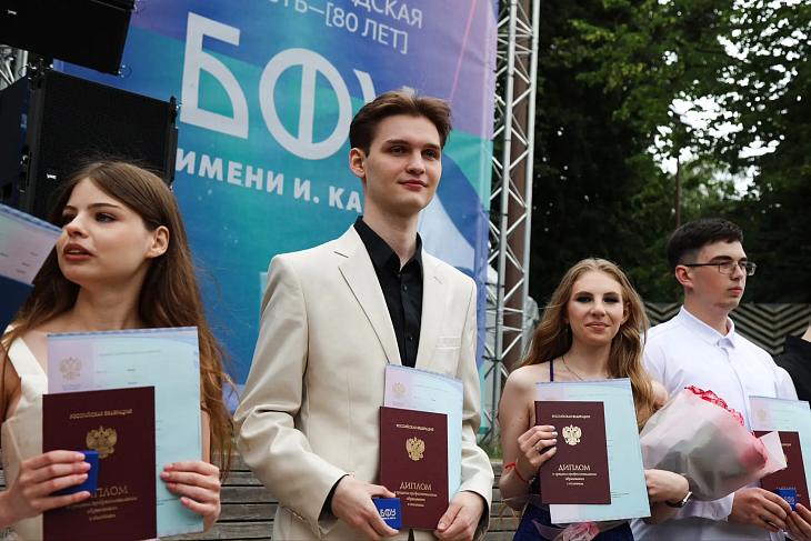 В 2026 году Медицинский и&nbsp;Университетский колледжи выпустили 674 молодых специалиста |  12