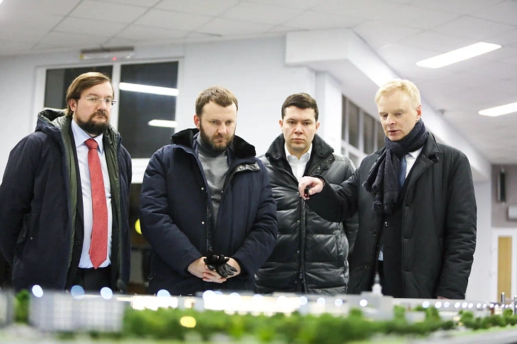 Максим Орешкин отметил высокие темпы строительства неокампуса «Кантиана»  |  2