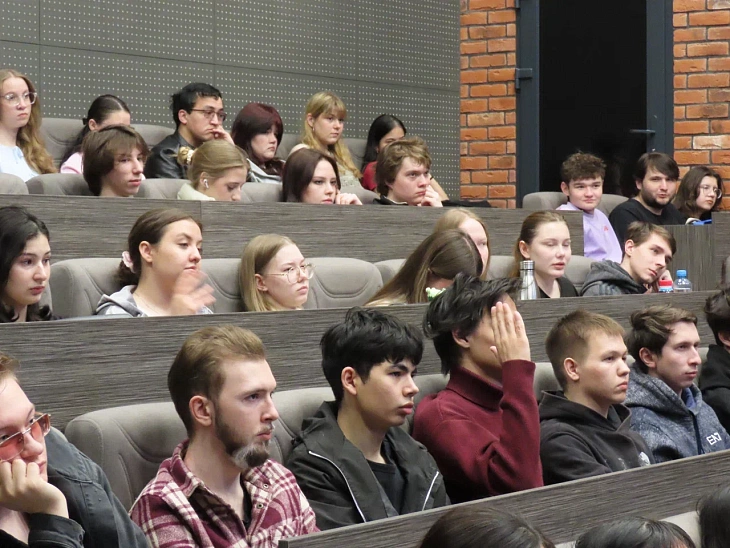 «Чистое поколение – 2026»: иностранные студенты обсудили с&nbsp;экспертами вопросы обеспечения общественной безопасности |  3