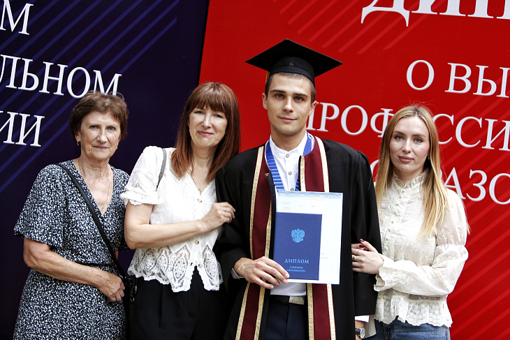 2709 поводов для&nbsp;гордости: в&nbsp;БФУ им.&nbsp;И.&nbsp;Канта вручают дипломы выпускникам |  3