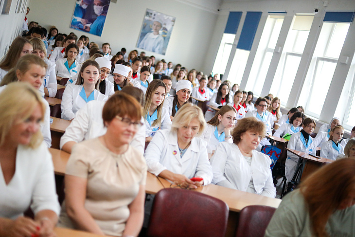 Более 400 студентов Медицинского колледжа БФУ получили белые халаты |  6