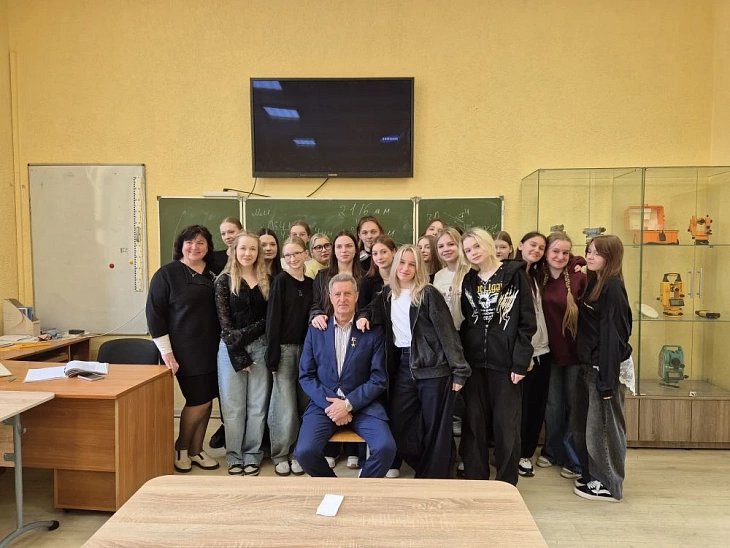 Студенты Университетского колледжа встретились с&nbsp;Героем России, полярным исследователем Михаилом Малаховым |  2