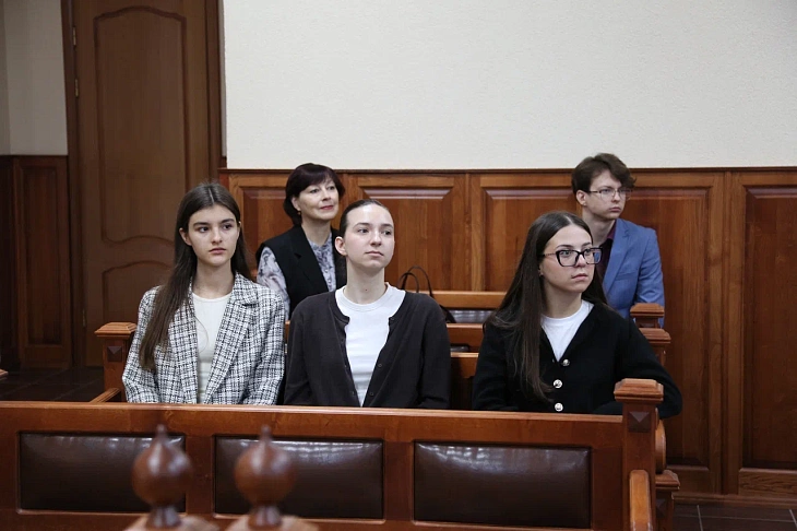 Знакомство с&nbsp;правосудием: студенты-юристы БФУ в&nbsp;Калининградском областном суде |  4