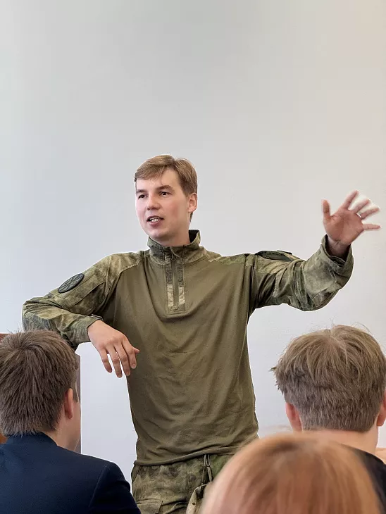 Встреча с героем: участник СВО Николай Иванченко выступил перед студентами БФУ им. И. Канта |  1