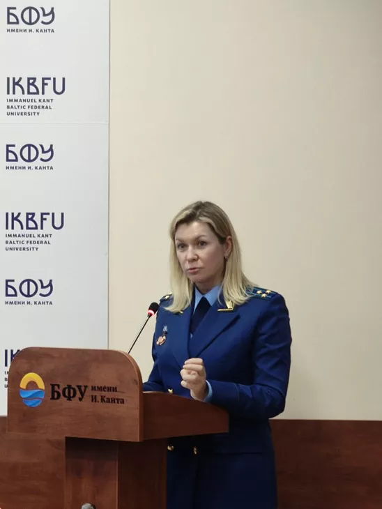 Открытый диалог: будущие юристы обсудили вопросы противодействия правонарушениям с сотрудником региональной прокуратуры |  1