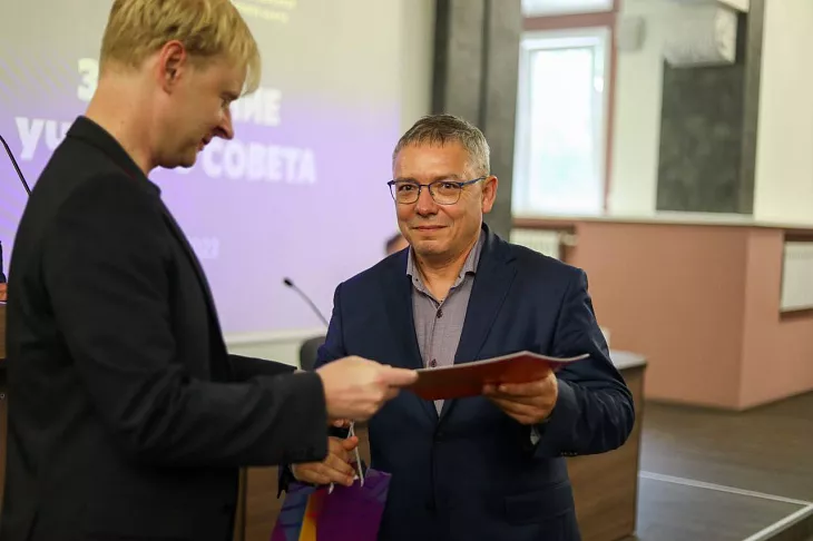  На ученом совете прошла торжественная церемония награждения сотрудников |  1