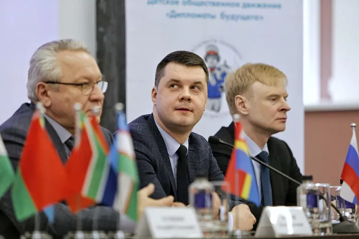 В БФУ открылся международный форум Детского общественного движения «Дипломаты будущего» |  13