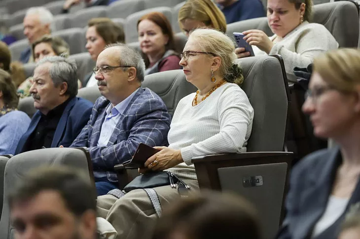 Важно повысить уровень взаимодействия и доверия: ректор БФУ им. И. Канта  провел встречу с преподавателями |  1