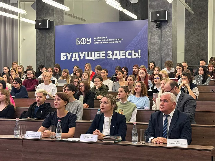 В БФУ прошла презентация книги Ивана Зуенко «Россия плюс Китай. Очерки по&nbsp;истории и&nbsp;современности отношений» |  2