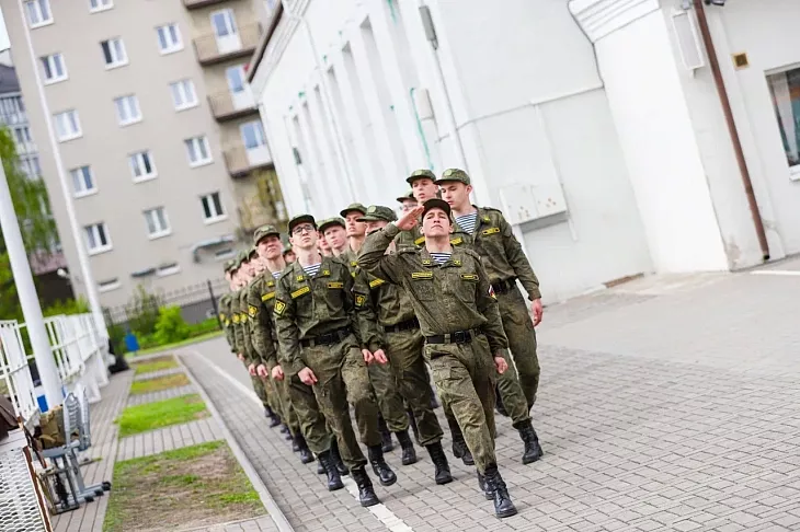 Стрельба, эстафеты, канат: в Военном учебном центре определили самый спортивный взвод |  15