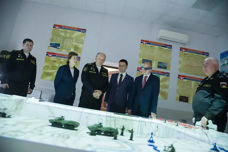 Будем развивать и дальше: губернатор Алексей Беспрозванных посетил Военный учебный центр БФУ |  10