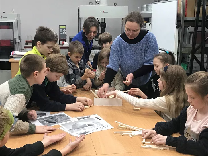 Школьники посетили Центр высокоточного строительного оборудования БФУ |  3