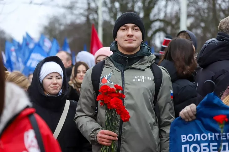 Студенты и&nbsp;преподаватели БФУ им.&nbsp;И.&nbsp;Канта возложили цветы к&nbsp;мемориалу 1200 воинам-гвардейцам |  3