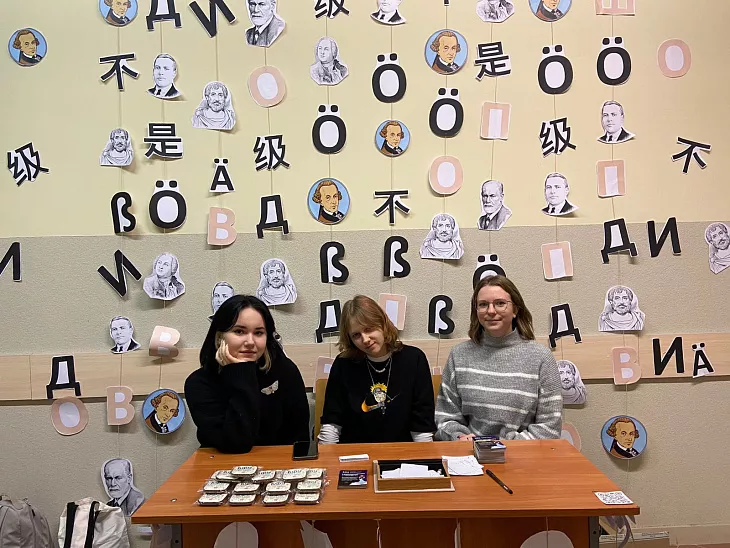 В Институте образования и гуманитарных наук День студента отметили хороводами и караваями |  3
