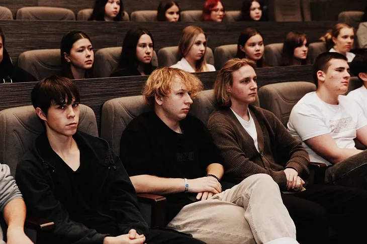 В БФУ им. И. Канта прошел открытый диалог с участником СВО и председателем совета регионального отделения Движения Первых Кириллом Сутыкой |  6