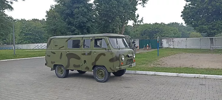 Активисты БФУ им. И. Канта восстановили и передали автомобиль УАЗ бригаде морской пехоты РФ   |  1