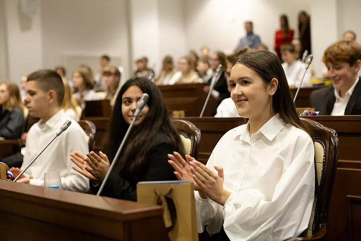 Чествуем победителей конкурса видеороликов ко&nbsp;Дню Конституции |  2