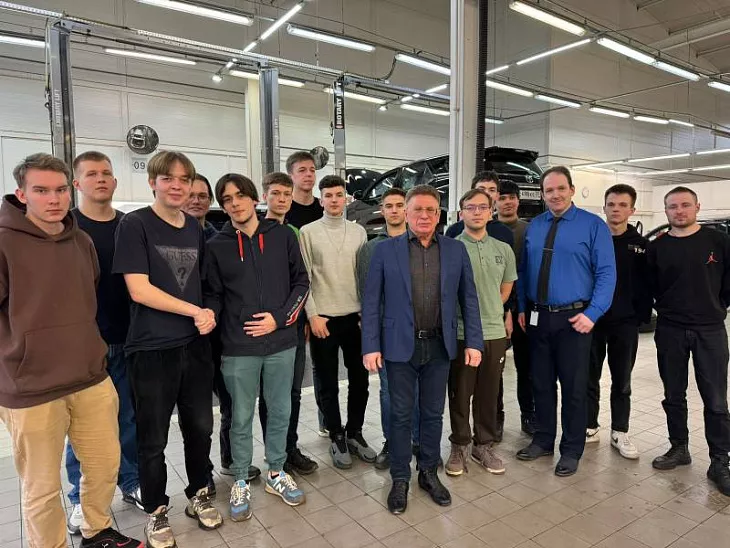 Сотрудники автотранспортного предприятия Exeed провели  практико-ориентированное занятие со студентами БФУ |  2