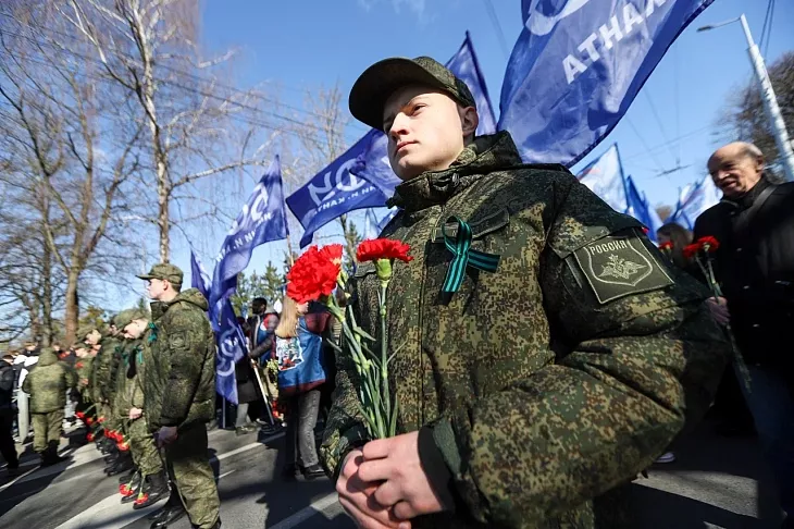 9 апреля студенты и&nbsp;сотрудники БФУ возложили цветы к&nbsp;мемориалу 1200 воинам-гвардейцам |  8