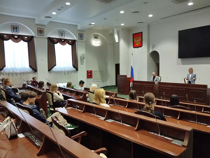 Студенты БФУ им. И. Канта посетили парламентский урок в Законодательном Собрании Калининградской области |  1