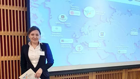 Исследователь института образования изучает вопросы социально-психологических проблем адаптации и отчуждения детей-мигрантов