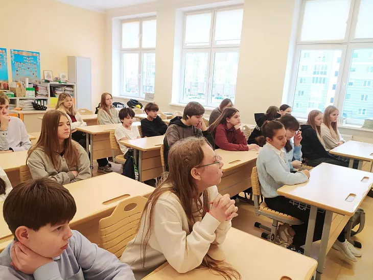 Студенты БФУ продолжают серию профилактических уроков для&nbsp;калининградских школьников |  3