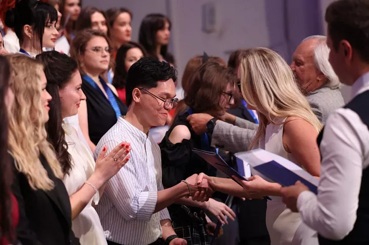 2737 поводов для гордости: в БФУ им. И. Канта вручают дипломы выпускникам |  9