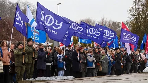 Студенты и&nbsp;преподаватели БФУ им.&nbsp;И.&nbsp;Канта возложили цветы к&nbsp;мемориалу 1200 воинам-гвардейцам