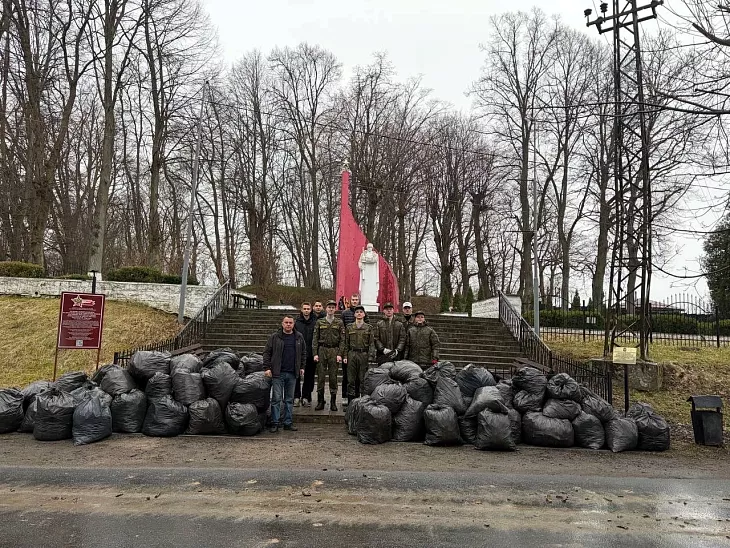 Студенты Военного учебного центра БФУ провели работы по&nbsp;благоустройству мемориалов |  3