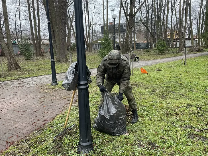 Студенты Военного учебного центра БФУ провели работы по&nbsp;благоустройству мемориалов |  5
