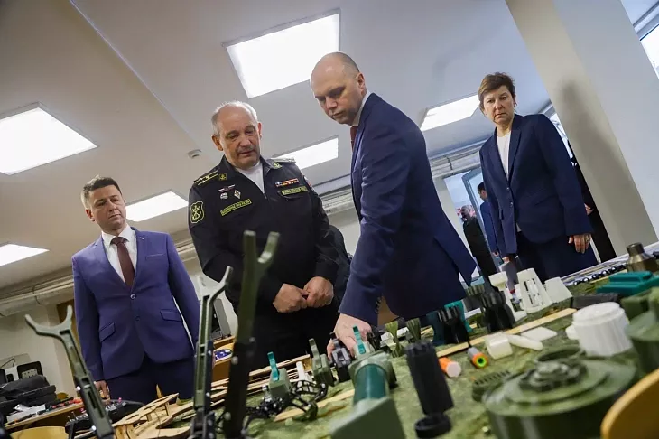 Будем развивать и дальше: губернатор Алексей Беспрозванных посетил Военный учебный центр БФУ |  6