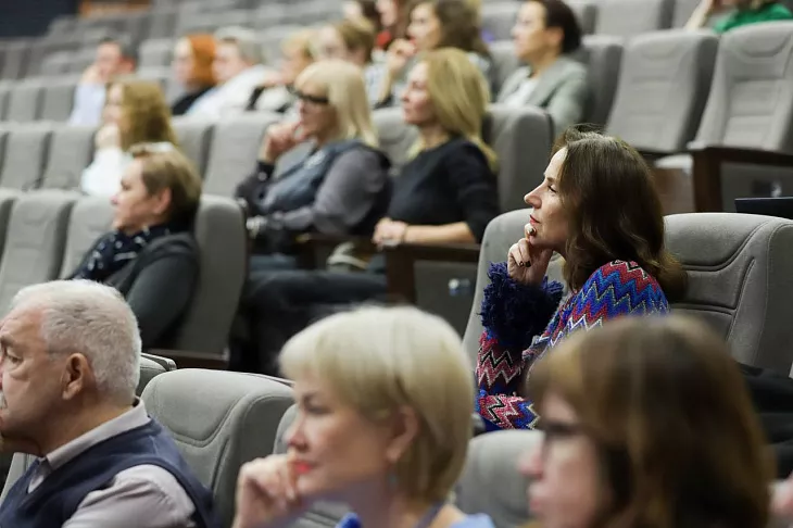 Важно повысить уровень взаимодействия и доверия: ректор БФУ им. И. Канта  провел встречу с преподавателями |  8